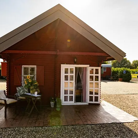 Camping Blockhütte Wohlfühlwagen Gästezimmer Moerenhof Xanten